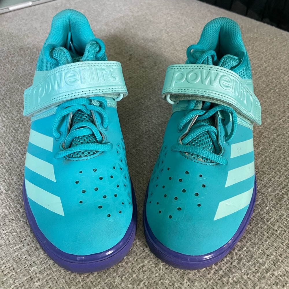 Womens Size 5.5 Adidas Powerlift shoes